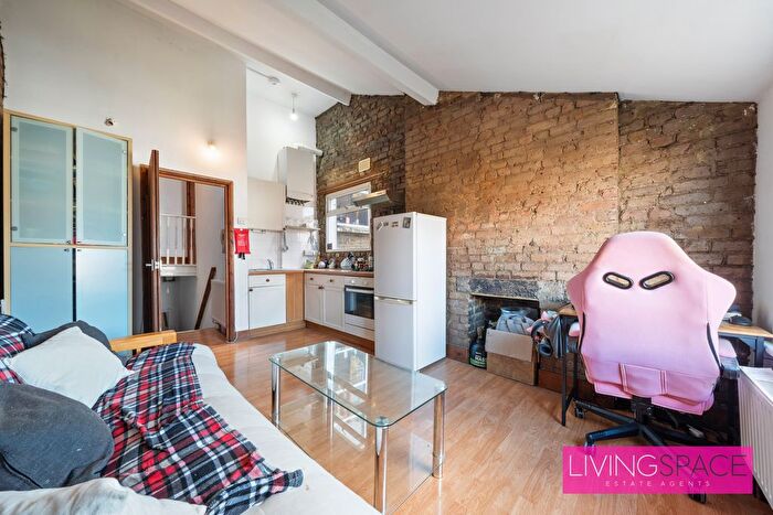 1 Bedroom Flat For Sale In Kimberly Gardens, London, N4