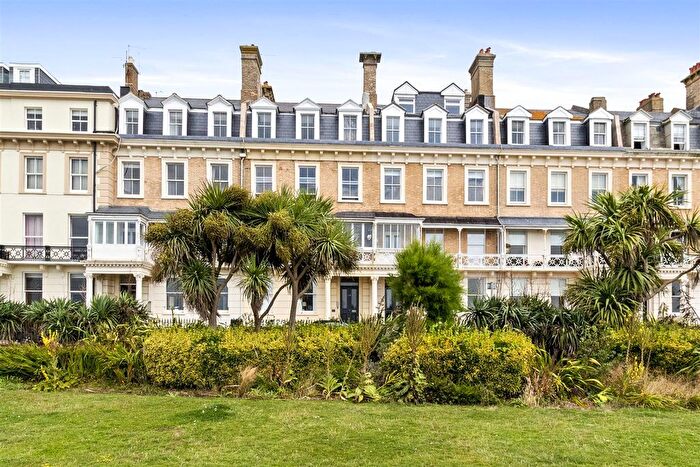 2 Bedroom Flat To Rent In Heene Terrace, Worthing, BN11