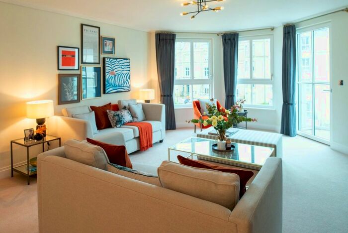 2 Bedroom Flat For Sale In Coopers Hill Lane, Englefield Green, Egham, TW20