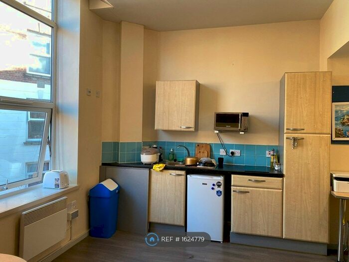 Studio To Rent In Cambridge Court, Liverpool, L7
