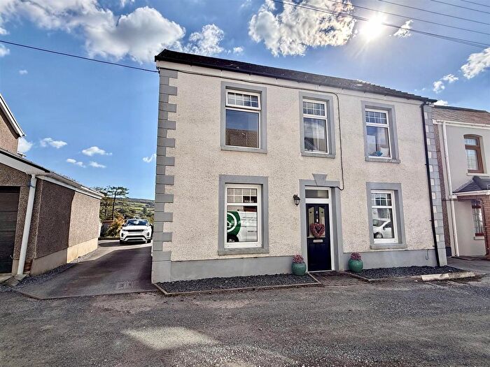 3 Bedroom Detached House For Sale In Heol Wepner, Pontyates, Llanelli, SA15