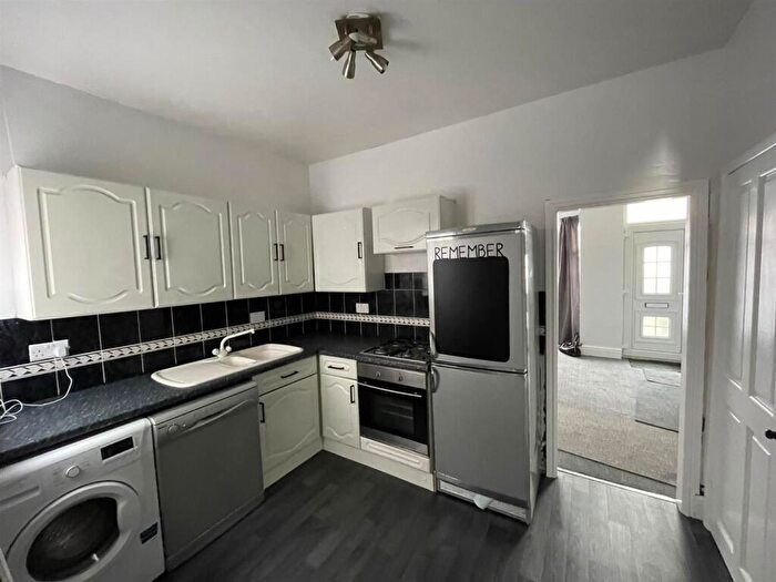 2 Bedroom House To Rent In Eastern Villas, Holland Street, Hull, HU9