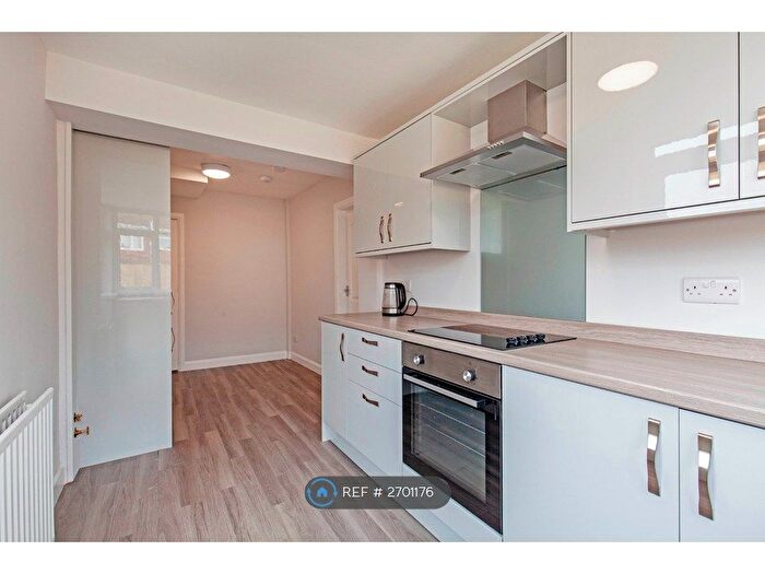 3 Bedroom Semi Detached House To Rent In Clifton Crescent, Sheffield, S9