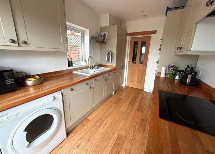 3 Bedroom Terraced House For Sale In Tonbridge Road, Hildenborough, Tonbridge, Kent, TN11