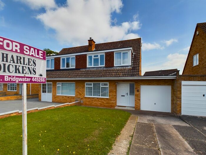 3 Bedroom Semi-Detached House For Sale In Heathcombe Road, Bridgwater, TA6
