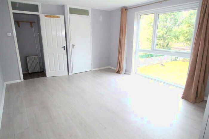 Studio To Rent In Shurland Avenue, East Barnet, EN4