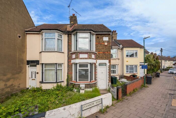 2 Bedroom Terraced House To Rent In High Street, Swanscombe, Kent, DA10