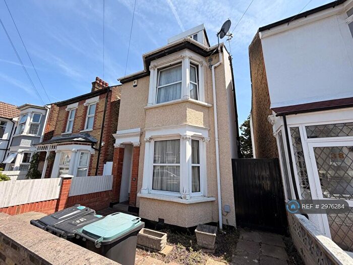 4 Bedroom Detached House To Rent In Brandon Street, Gravesend, DA11