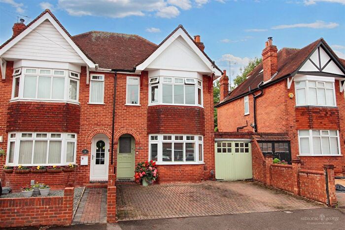 3 Bedroom Semi-detached House For Sale In Drayton Road, Reading, RG30