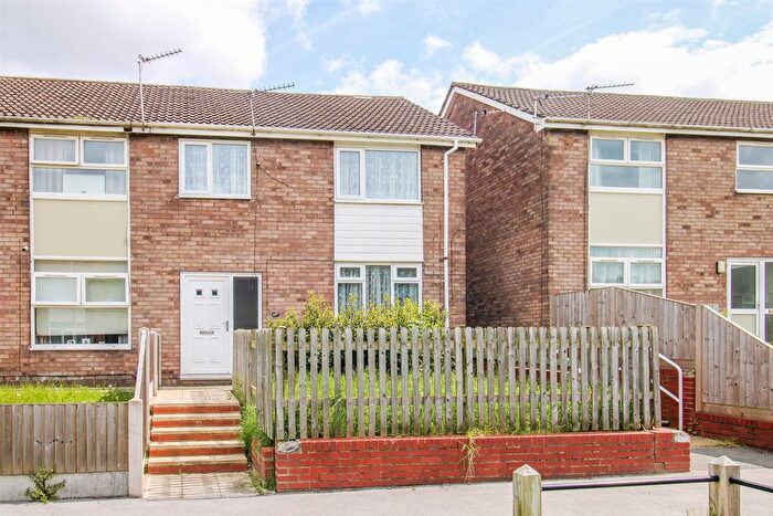 3 Bedroom Property For Sale In Esther Grove, Wakefield, WF2