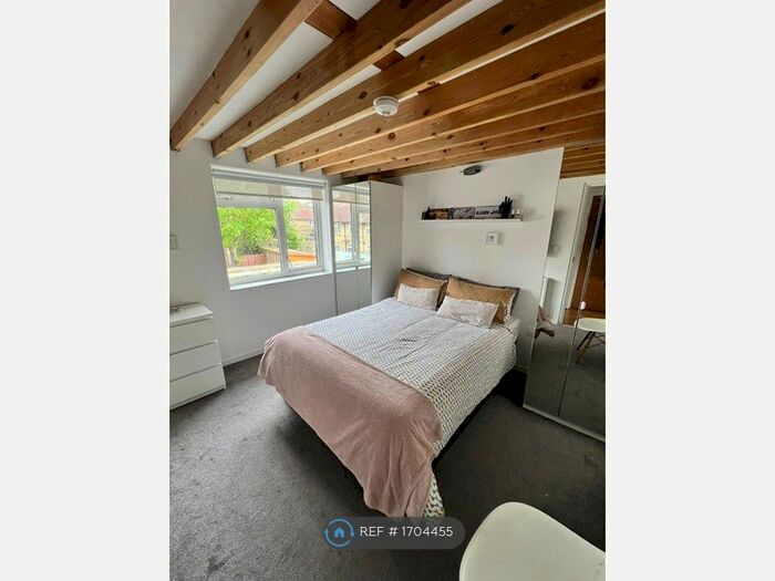 2 Bedroom Flat To Rent In Heathstan Road, London, W12