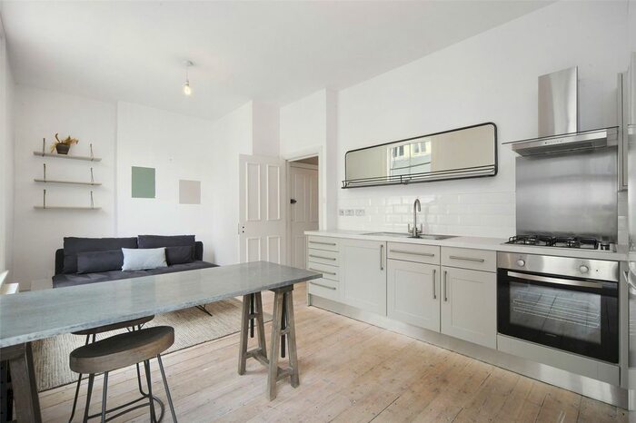2 Bedroom Flat To Rent In Elgin Crescent, Notting Hill, W11