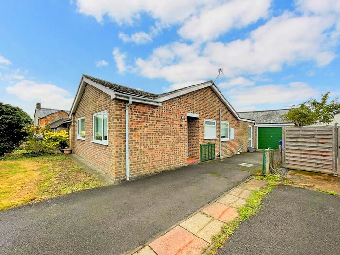 3 Bedroom Bungalow For Sale In Blenheim Drive, Launton, Bicester, Oxfordshire, OX26