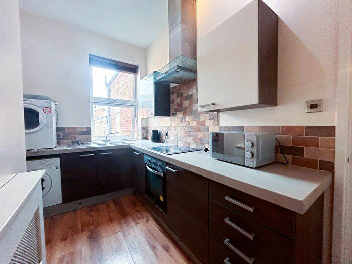 3 Bedroom Apartment To Rent In Bedroom Flat, Duffield Road - Students, DE1