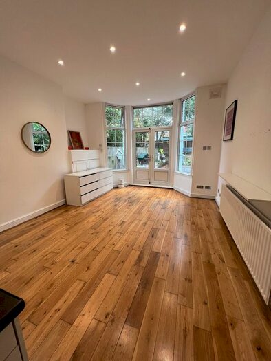 2 Bedroom Flat To Rent In Fraiars Place Lane, London, W3