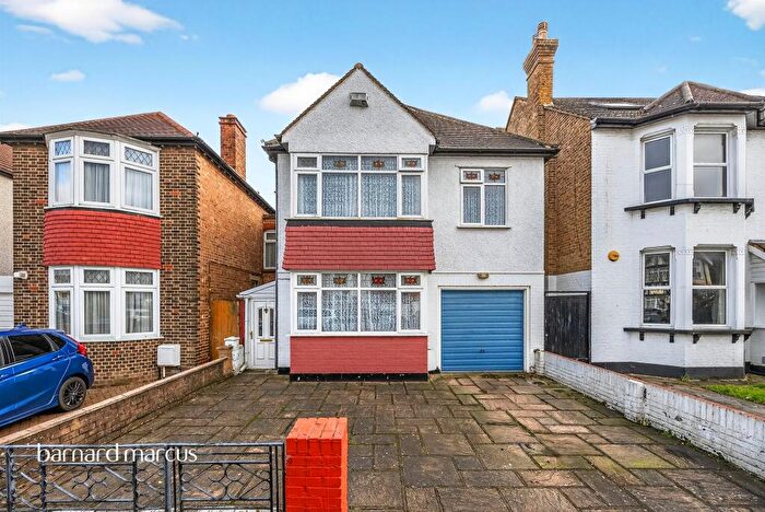 3 Bedroom Detached House For Sale In Warwick Road, Thornton Heath, CR7