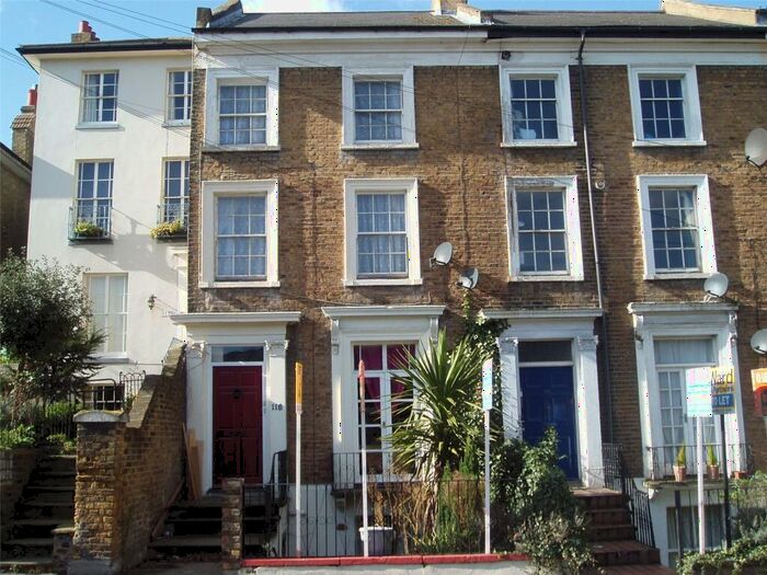 2 Bedroom Flat To Rent In Windmill Street, Gravesend, Kent, DA12