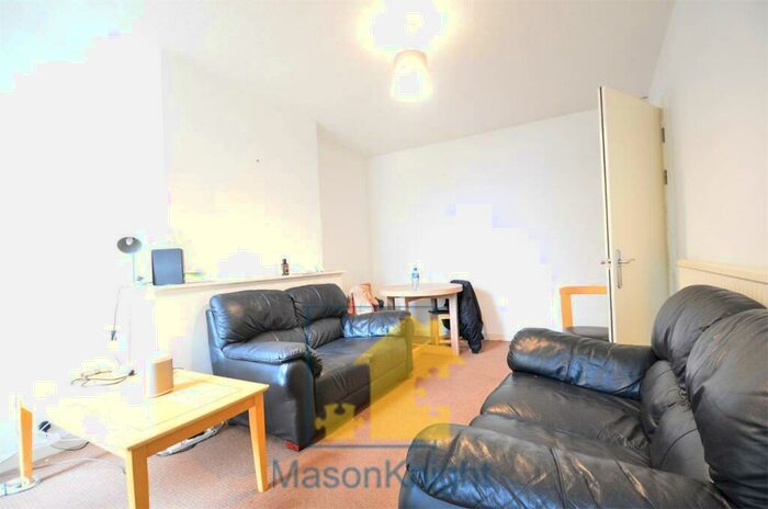 4 Bedroom Terraced House To Rent In Warwards Lane, Selly Oak. Mins Walk To University Of Birmingham, B29