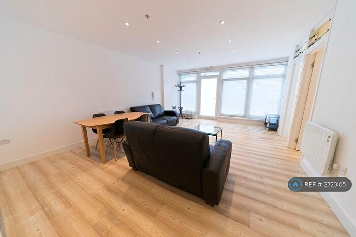 3 Bedroom Flat To Rent In Mowlem Street, London, E2