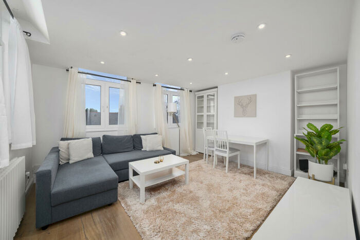 3 Bedroom Apartment To Rent In Parkhurst Road, London, N11