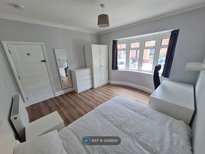 5 Bedroom Semi-Detached House To Rent In Milton Road, Southampton, SO15