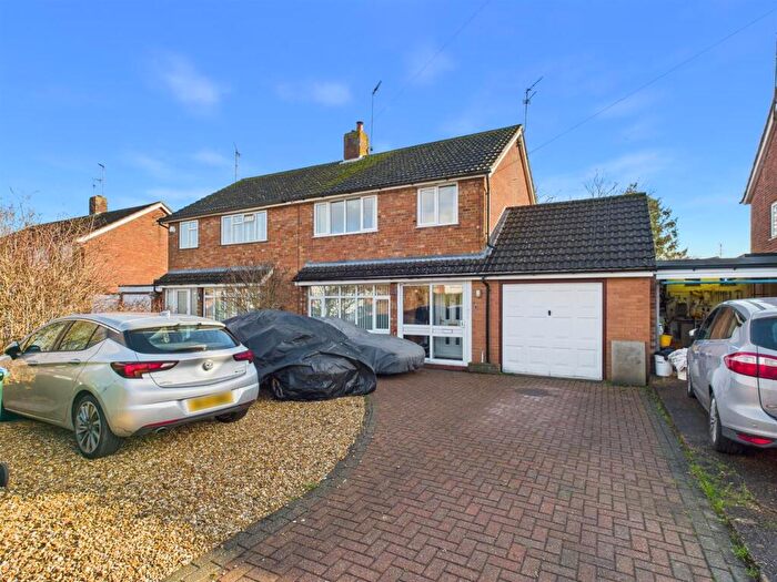 4 Bedroom Semi Detached House For Sale In Bedgrove, Bedgrove, Aylesbury, HP21