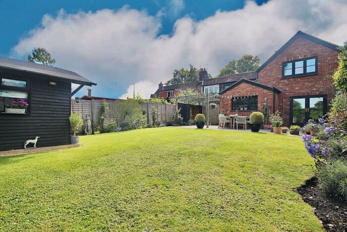 2 Bedroom Character Property For Sale In Terrick Row, Terrick, Aylesbury, HP17