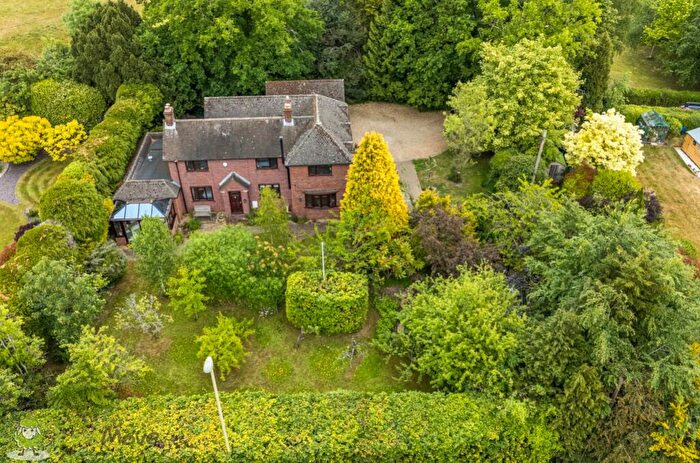 4 Bedroom Detached House For Sale In Dix Hill, Pamber Green, Tadley, Hampshire, RG26