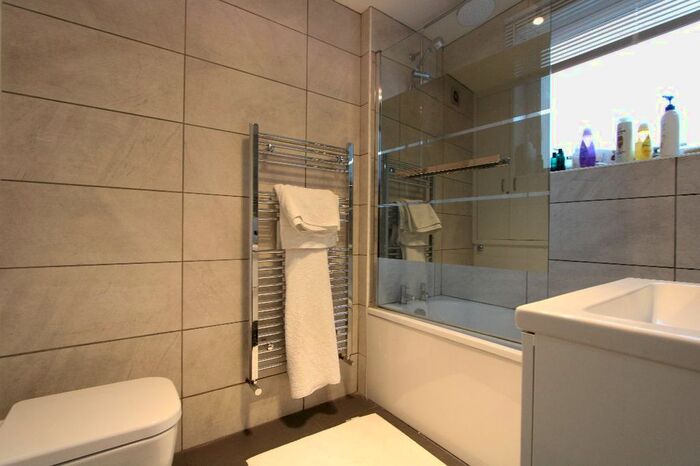 3 Bedroom Flat To Rent In Lansdone Rd, Wimbledon, SW20