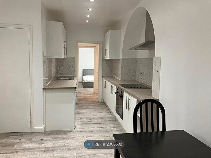 1 Bedroom Flat To Rent In Lower Broughton Road, Manchester, M7