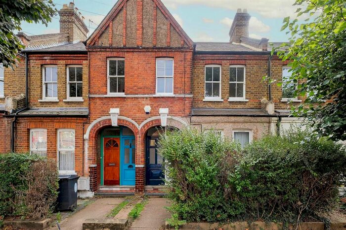 3 Bedroom Flat To Rent In Warner Road, London, E17