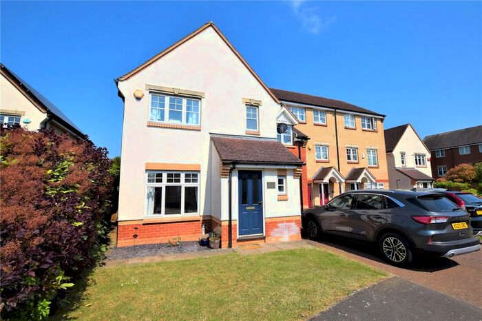 3 Bedroom Semi-Detached House To Rent In Darnell Walk, Bicester, Oxfordshire, OX26