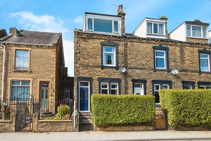 4 Bedroom Terraced House For Sale In Fountain Street, Morley, Leeds, LS27