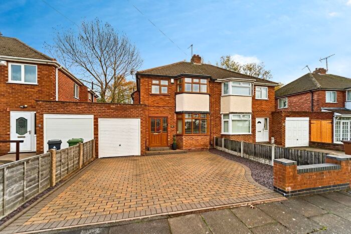 3 Bedroom Semi-Detached House For Sale In Sandringham Avenue, Willenhall, West Midlands, WV12