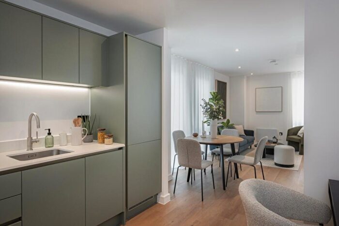 2 Bedroom Apartment To Rent In The Willows Bath, BA2