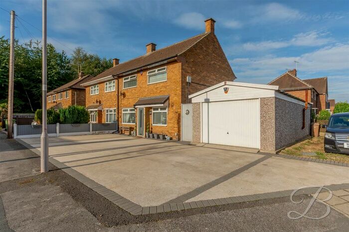 3 Bedroom Semi-Detached House For Sale In Robin Hood Avenue, Warsop, Mansfield, NG20