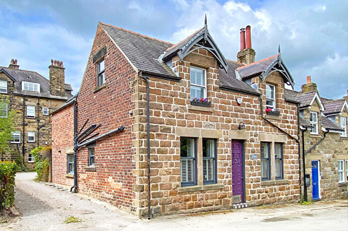 3 Bedroom Semi-Detached House For Sale In Hollins Mews, Harrogate, HG1