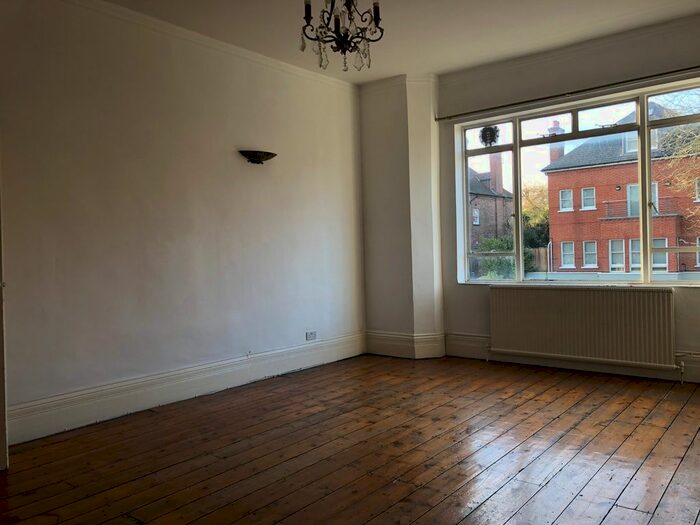 3 Bedroom Flat To Rent In Coolhurst Road, Haringey, N8