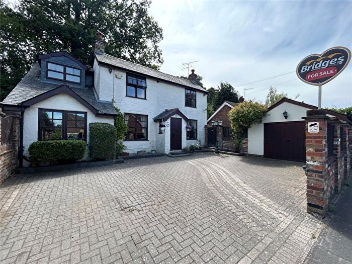 3 Bedroom Detached House For Sale In Crookham Road, Fleet, Hampshire, GU51