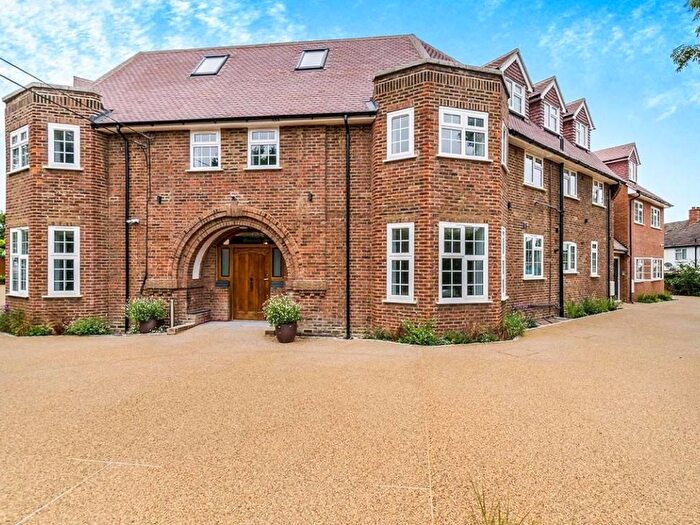 3 Bedroom Flat To Rent In Montagu Gardens, Wallington, SM6