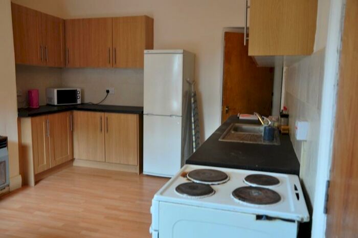 6 Bedroom Terraced House To Rent In Archery Place, University, Leeds, LS2