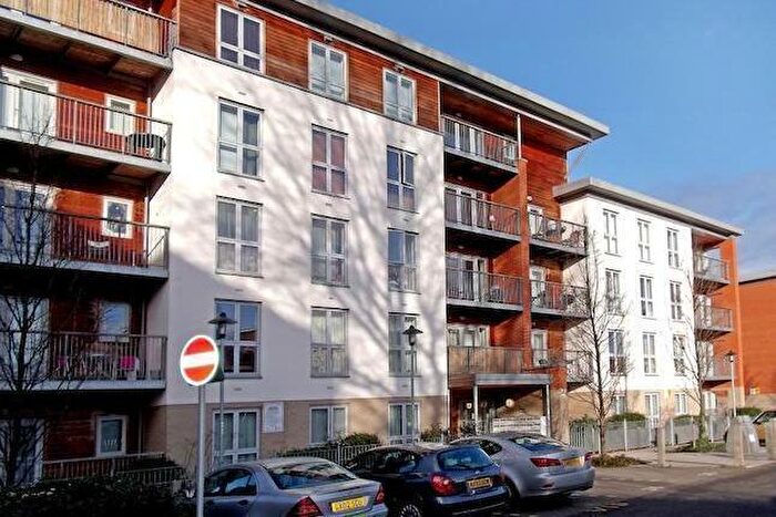 2 Bedroom Apartment To Rent In Garway Court, Matilda Gardens, Bow, E3