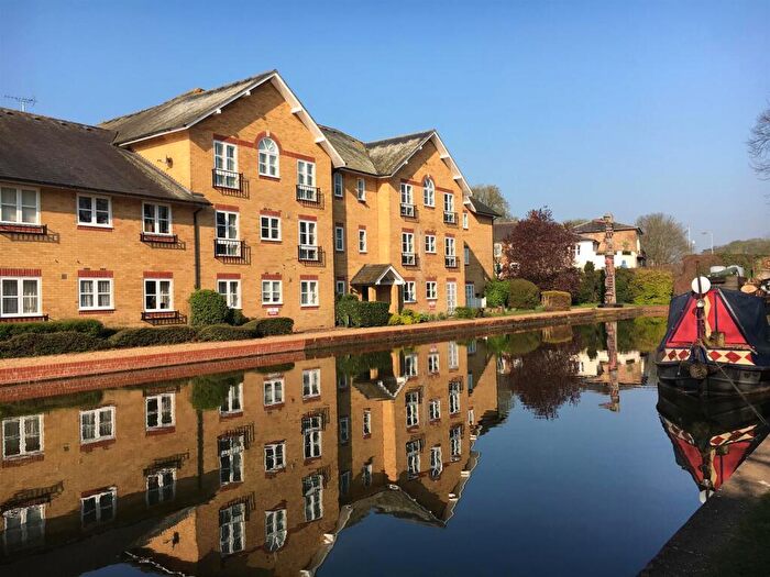 2 Bedroom Flat To Rent In Alsford Wharf, Berkhamsted, HP4
