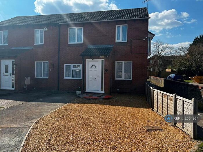 4 Bedroom Semi-Detached House To Rent In The Delph, Reading, RG6