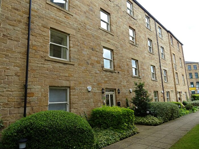 1 Bedroom Flat To Rent In Textile Street, Dewsbury, WF13