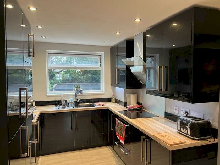 2 Bedroom Flat To Rent In Harwood Grove, Solihull, B90