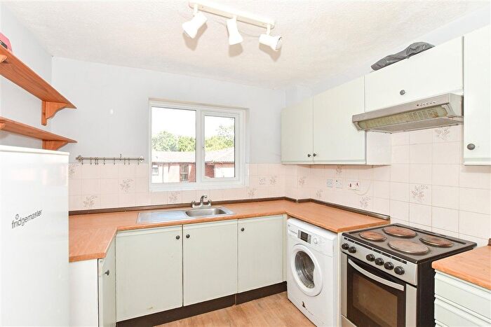2 Bedroom Flat For Sale In Tollwood Park, Crowborough, East Sussex, TN6