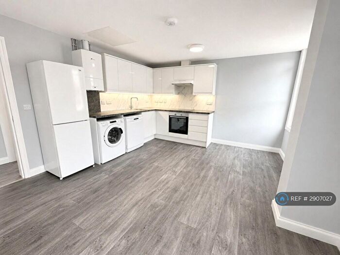 3 Bedroom Flat To Rent In Gloucester Road, Bristol, BS7