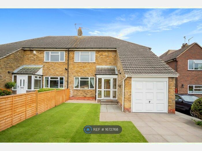 4 Bedroom Semi-Detached House To Rent In The Shades, Rochester, ME2