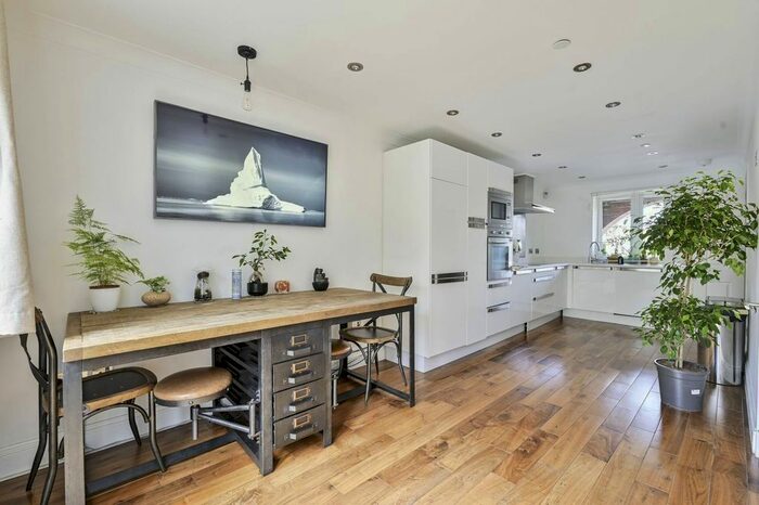 4 Bedroom Flat To Rent In Greenland Quay, Canada Water, London, SE16